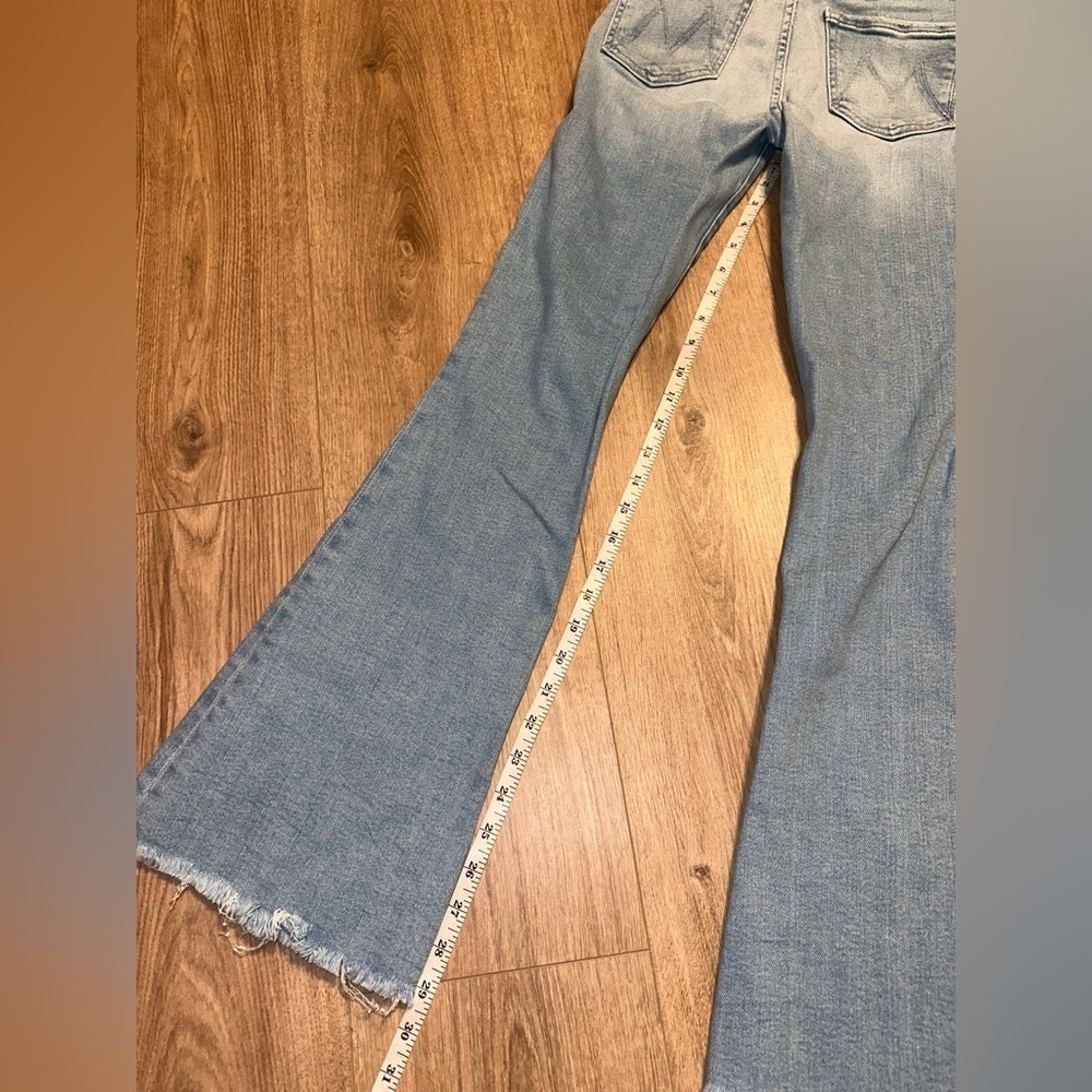 Mother The Weekender Fray Flare Leg Blue JeansCalifornia Cruiser Size 24 - Picture 9 of 9